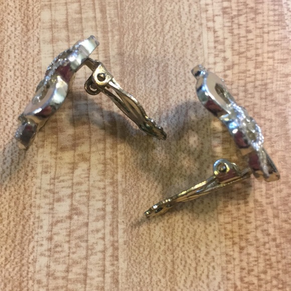 Vintage Silver Patterned Clip On Earrings - Picture 7 of 8